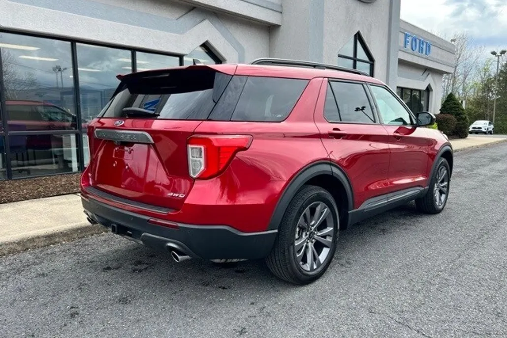 2022 Ford Explorer XLT photo 1