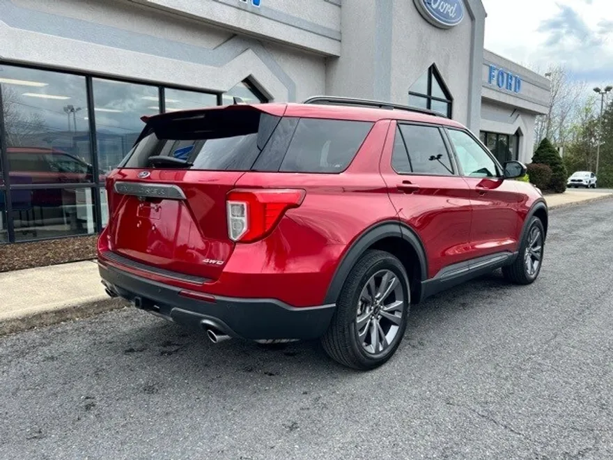 2022 Ford Explorer XLT photo 1