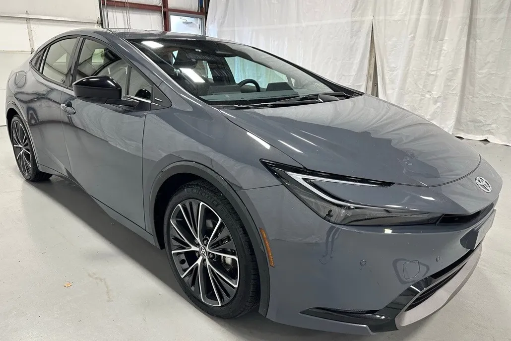 2025 Toyota Prius XLE photo 1