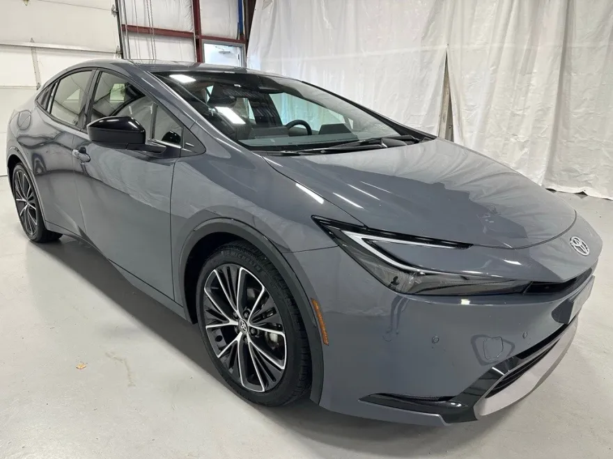 2025 Toyota Prius XLE photo 1