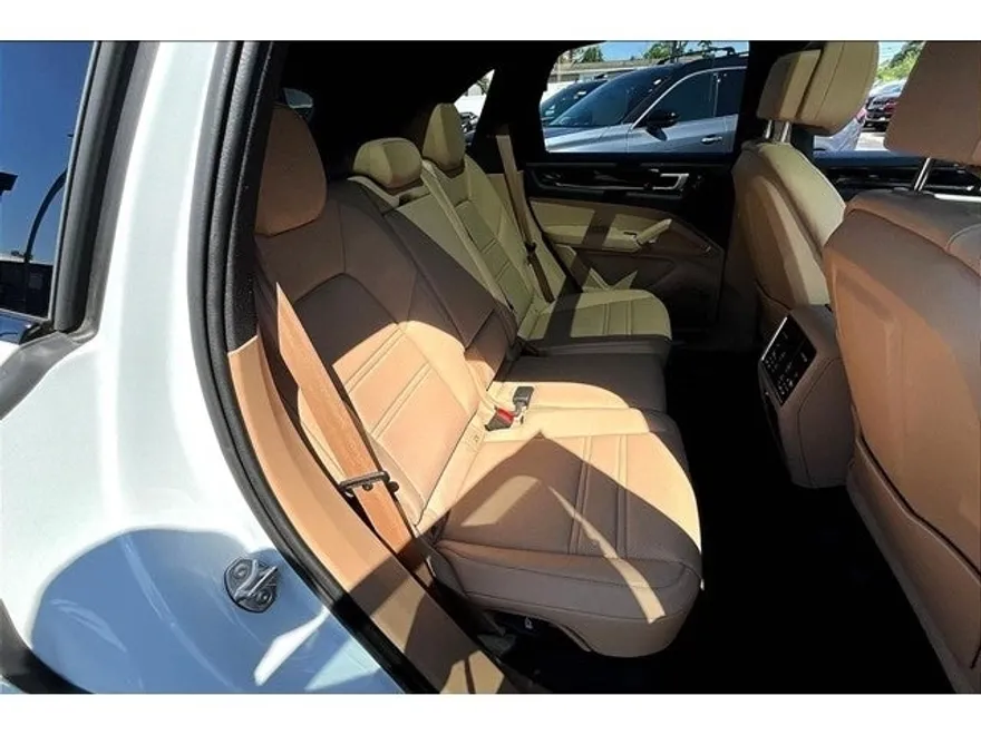 2023 Porsche Cayenne Platinum Edition photo 55