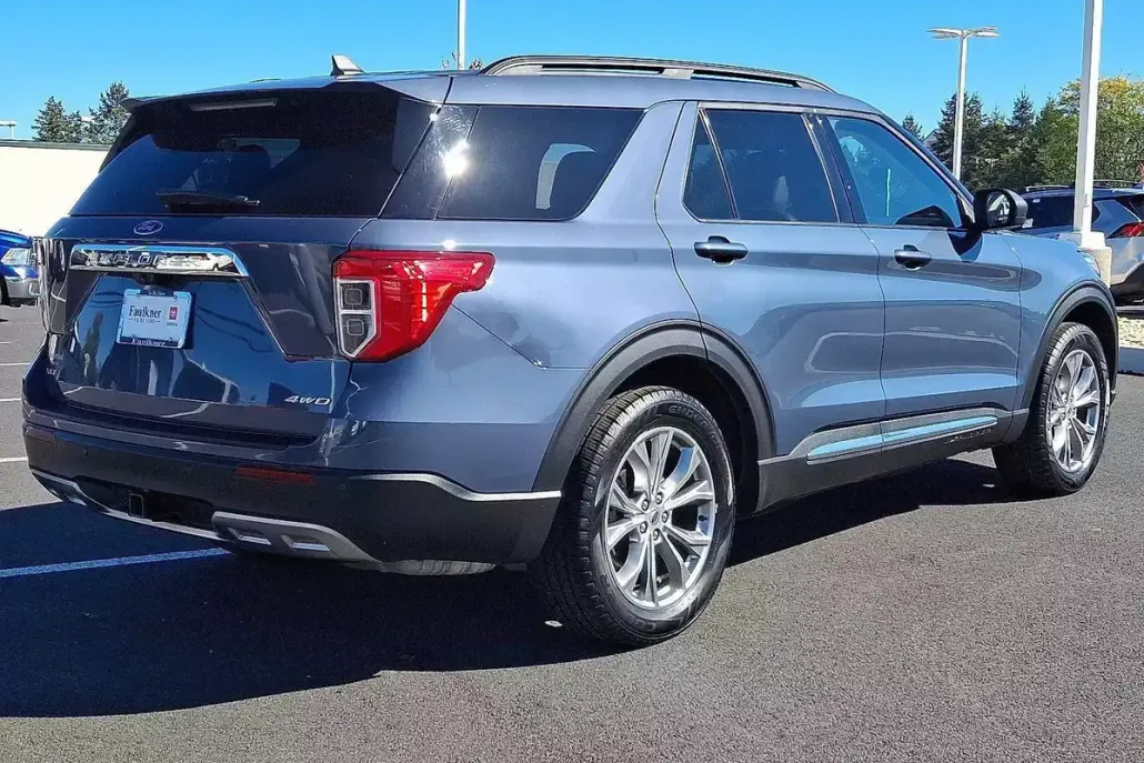 2021 Ford Explorer XLT photo 1