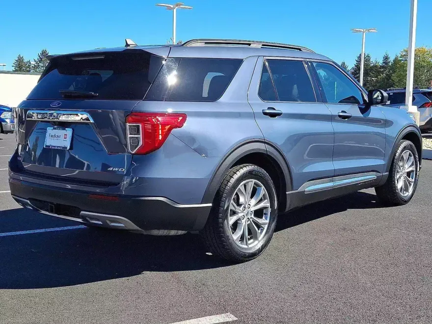 2021 Ford Explorer XLT photo 1
