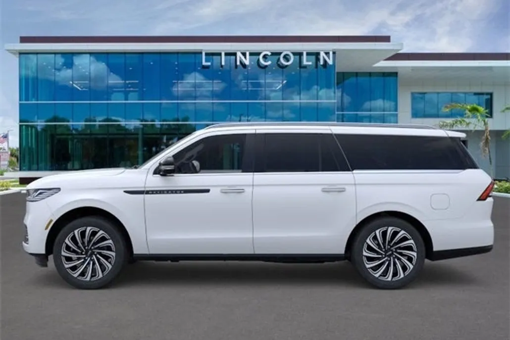 2025 Lincoln Navigator Black Label photo 1