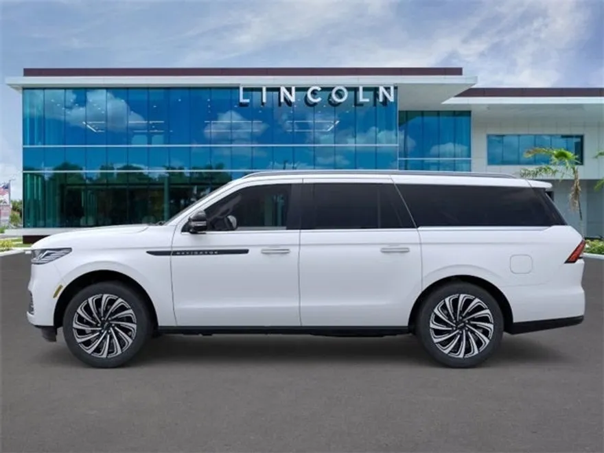 2025 Lincoln Navigator Black Label photo 1