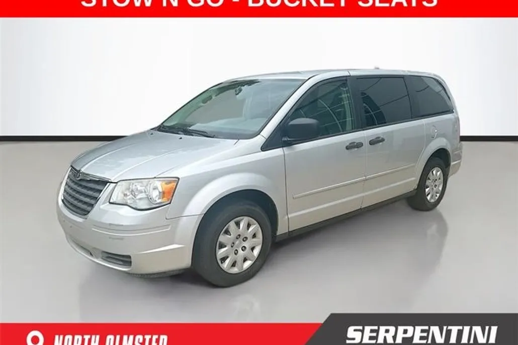 2008 Chrysler Town & Country LX photo 1