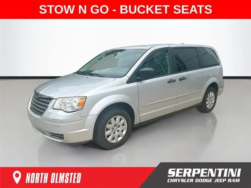 2008 Chrysler Town & Country LX photo 1