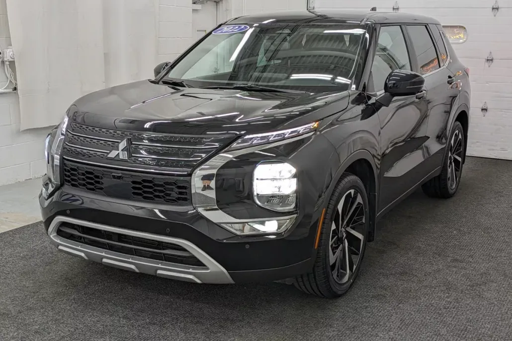 2022 Mitsubishi Outlander SE photo 1