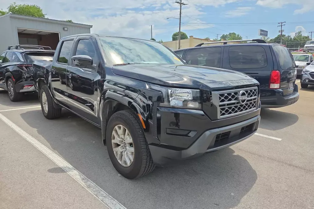 2022 Nissan Frontier SV Crew Cab photo 1