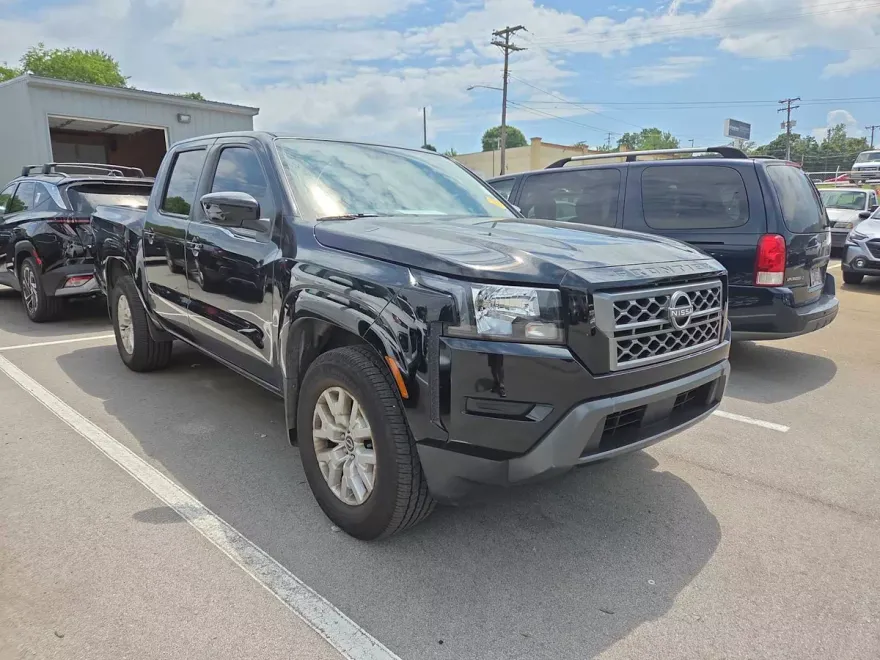 2022 Nissan Frontier SV Crew Cab photo 1