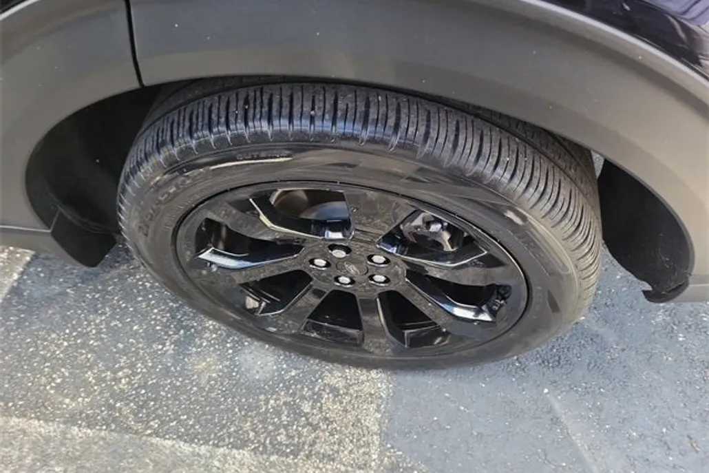 2022 Ford Explorer ST-Line photo 1