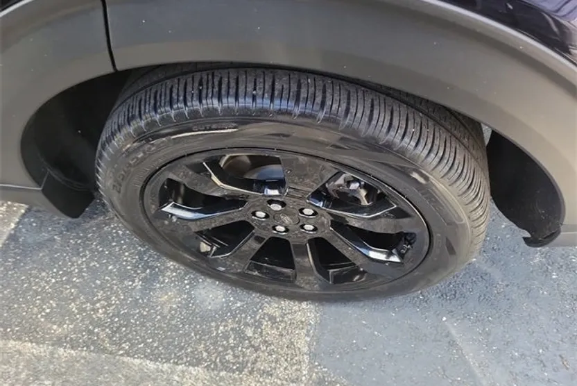 2022 Ford Explorer ST-Line photo 1