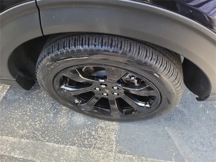 2022 Ford Explorer ST-Line photo 1