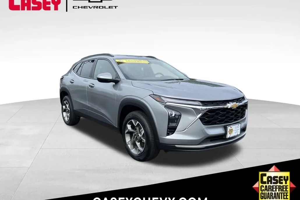 2024 Chevrolet Trax LT photo 1