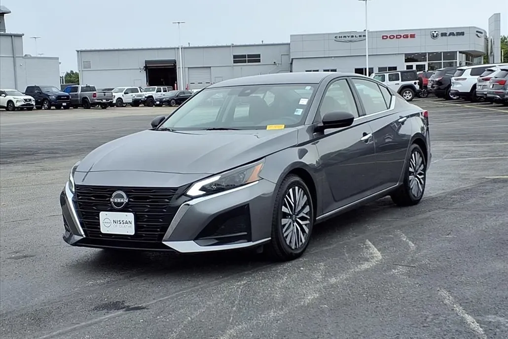 2024 Nissan Altima 2.5 SV photo 1