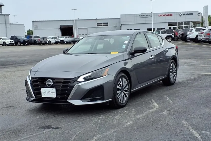2024 Nissan Altima 2.5 SV photo 1