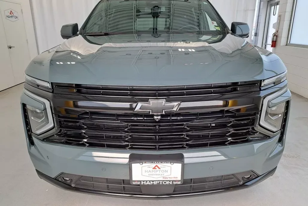 2025 Chevrolet Suburban RST photo 1
