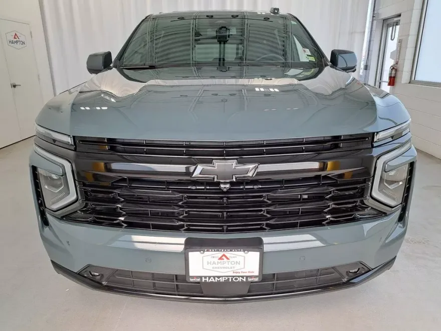 2025 Chevrolet Suburban RST photo 1