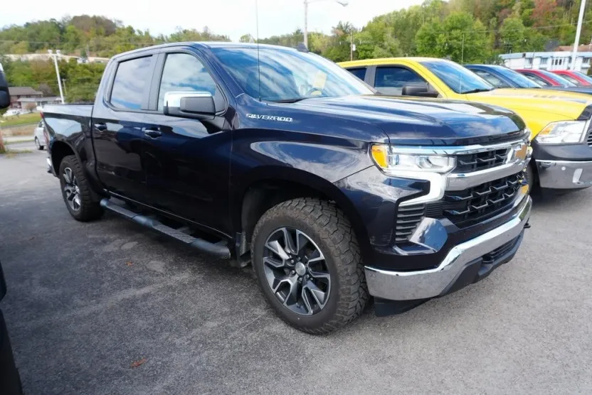 2022 Chevrolet Silverado 1500 LT photo 1