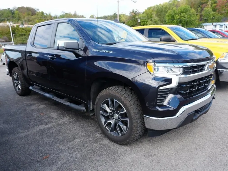 2022 Chevrolet Silverado 1500 LT photo 1