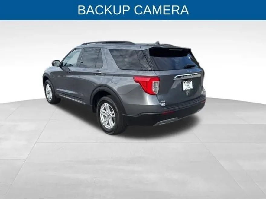 2022 Ford Explorer XLT photo 1