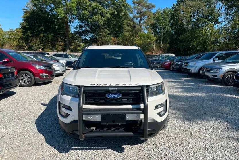 2016 Ford Explorer Sport photo 1