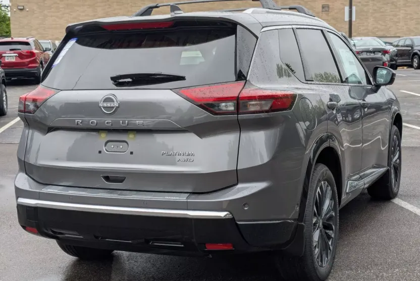 2025 Nissan Rogue Platinum photo 1