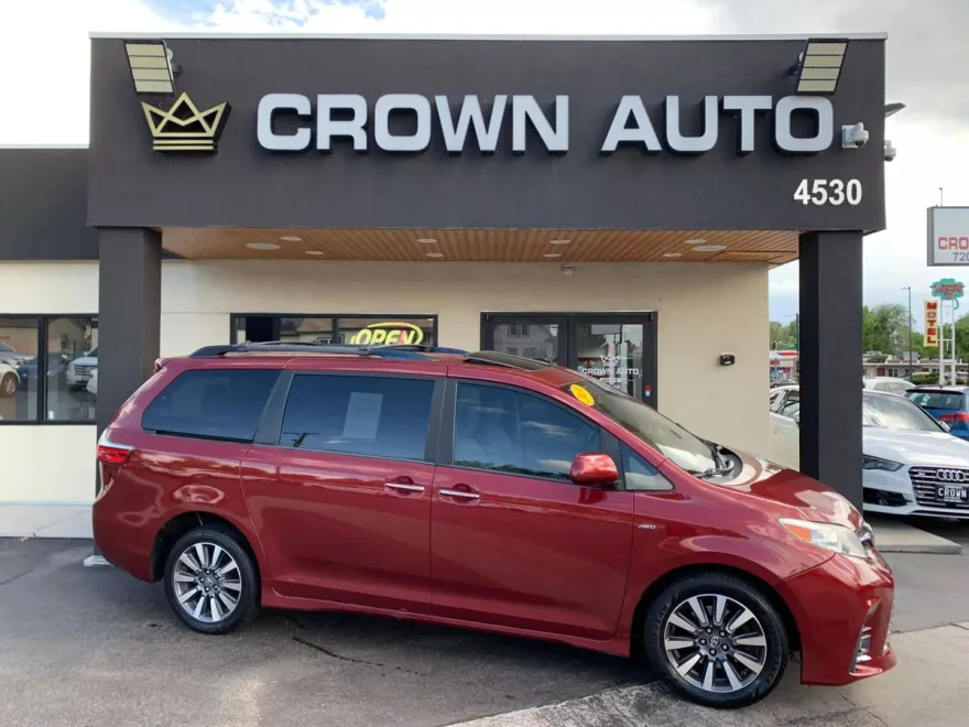 2019 Toyota Sienna XLE Premium photo 1