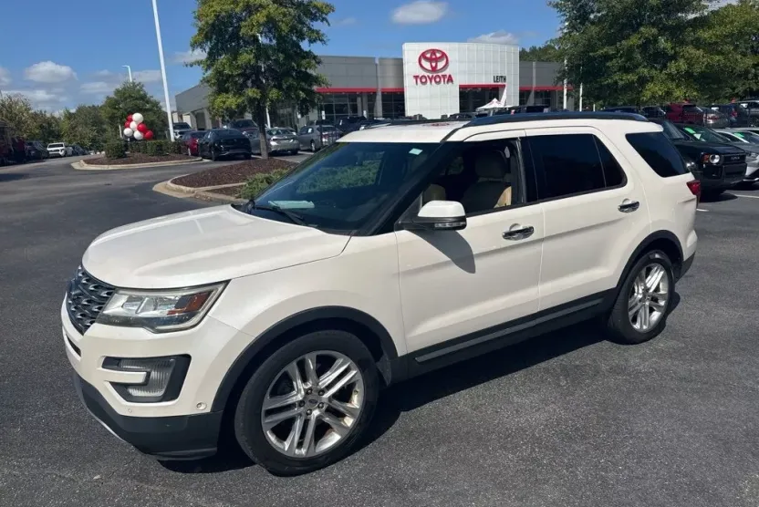 2017 Ford Explorer Limited photo 1