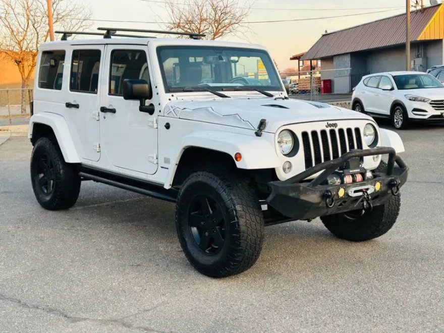 2015 Jeep Wrangler Unlimited Sahara photo 1