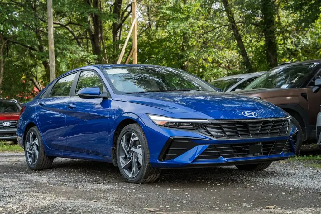 2025 Hyundai Elantra Hybrid Limited photo 1