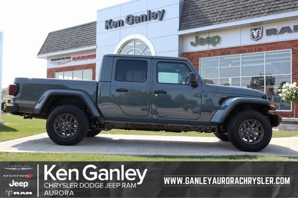 2025 Jeep Gladiator Sport S photo 1