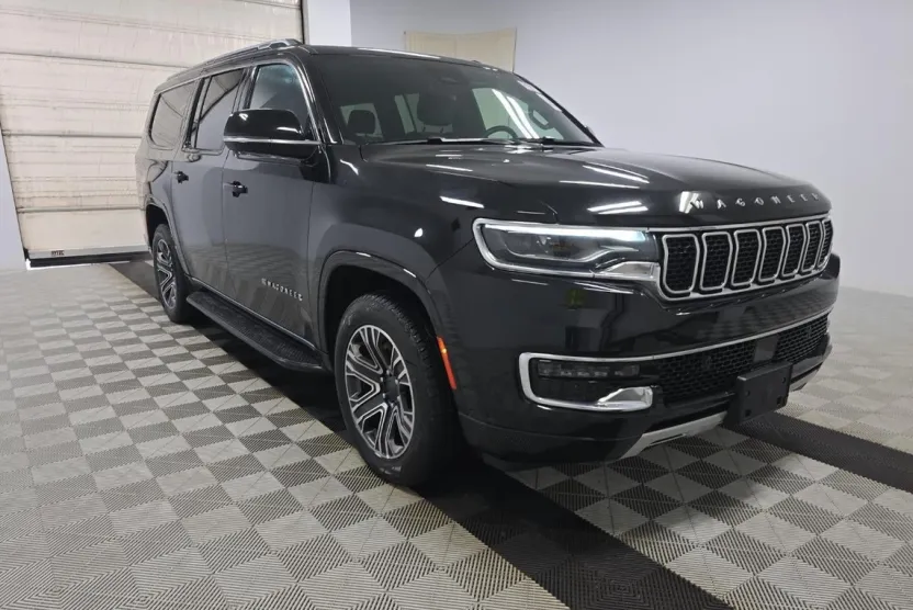 2024 Jeep Wagoneer L Series II photo 1