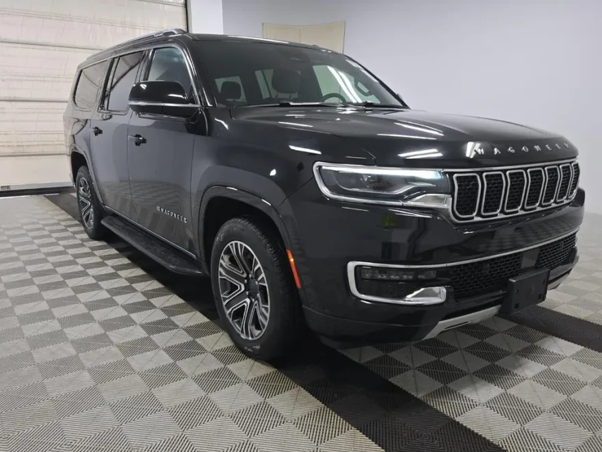2024 Jeep Wagoneer L Series II photo 1