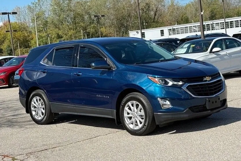 2020 Chevrolet Equinox LT photo 1