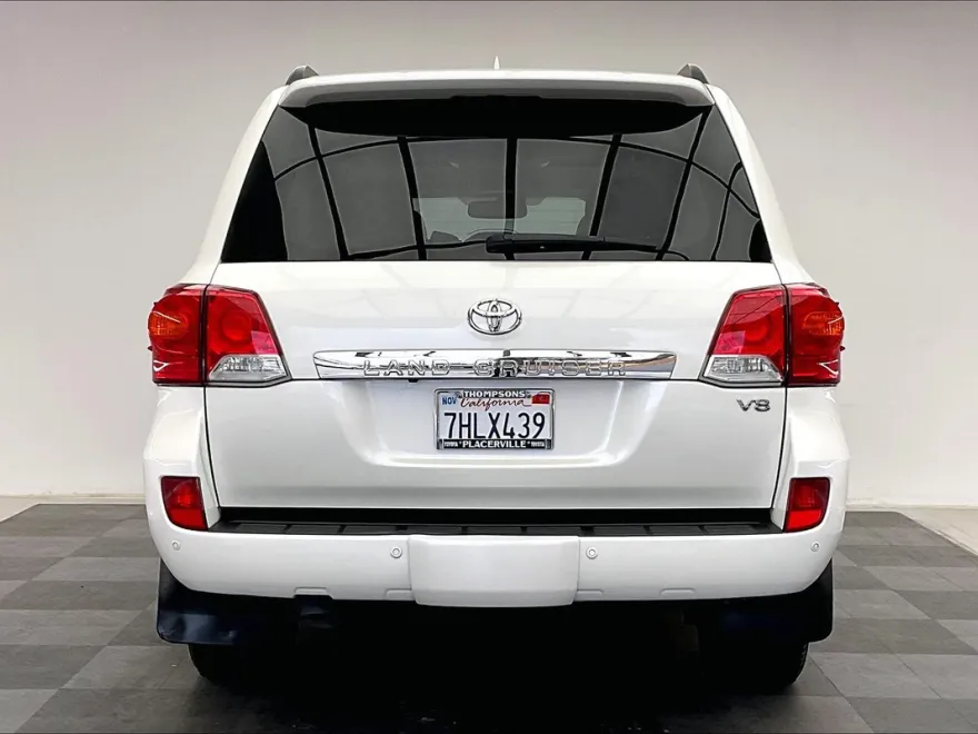 2015 Toyota Land Cruiser Base photo 1