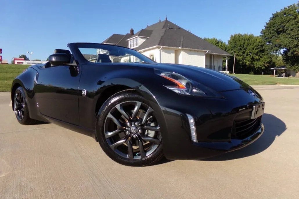 2019 Nissan 370Z Sport Touring photo 1