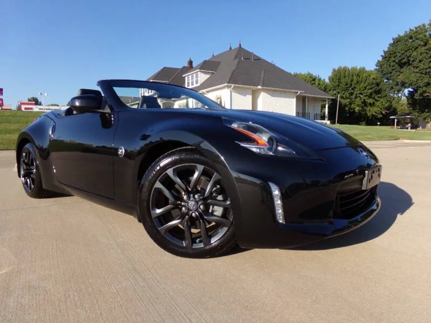 2019 Nissan 370Z Sport Touring photo 1