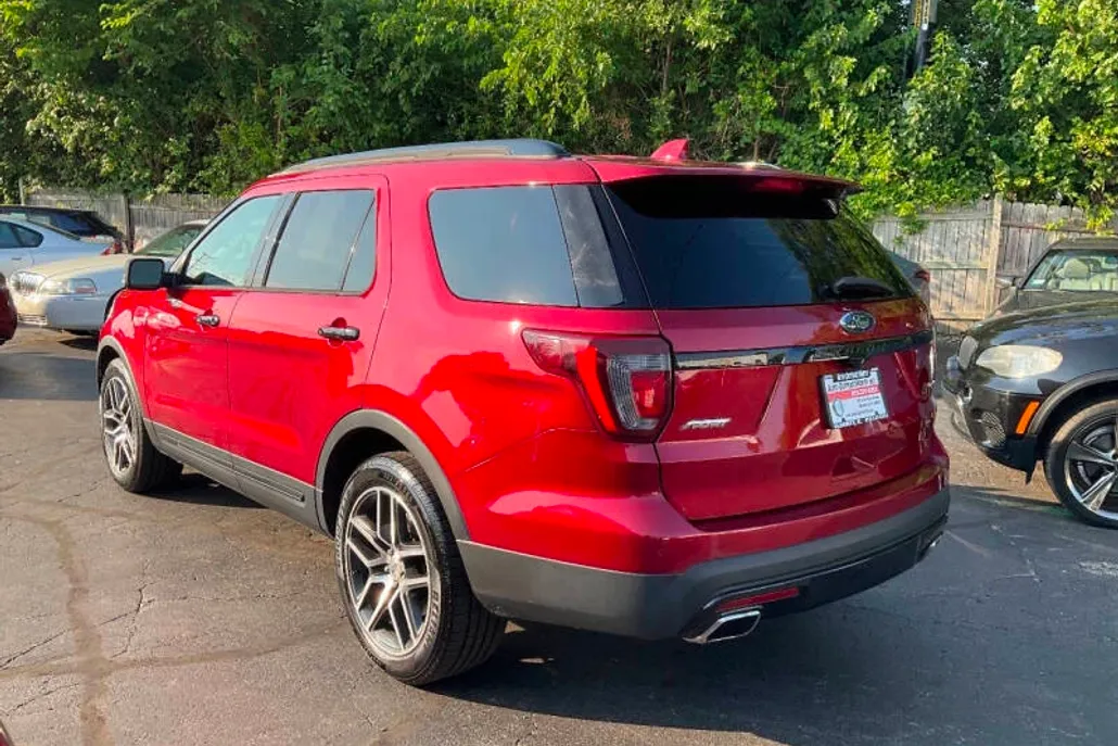 2016 Ford Explorer Sport photo 1