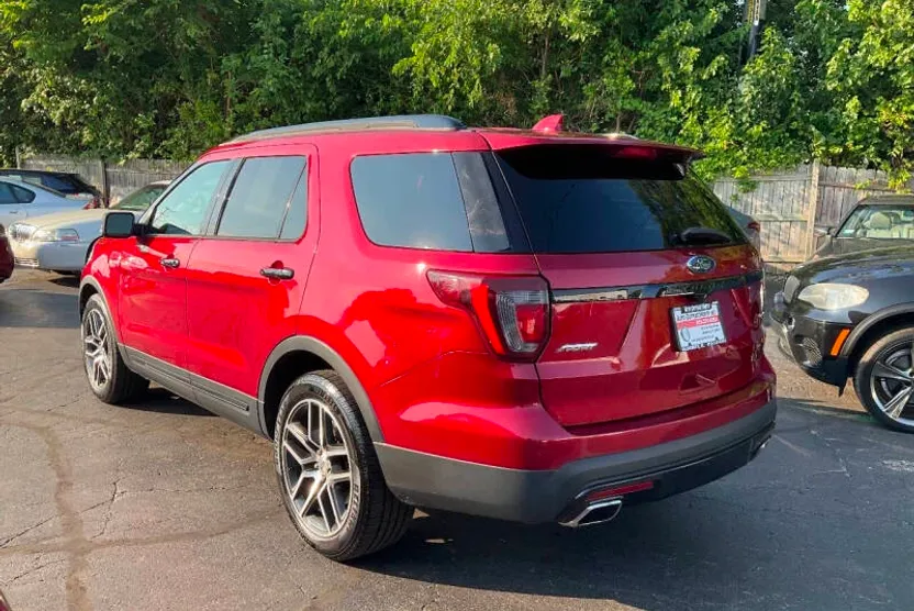 2016 Ford Explorer Sport photo 1