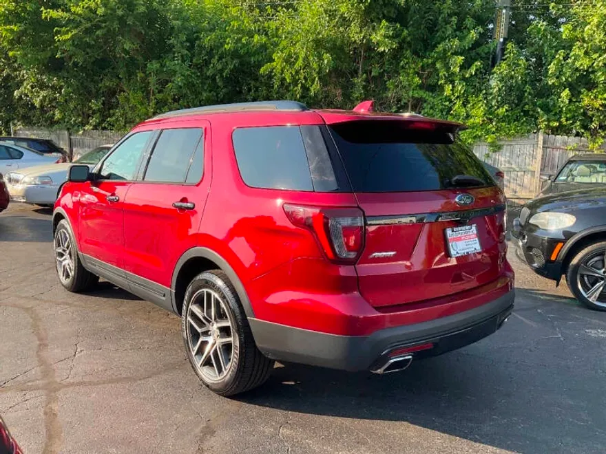 2016 Ford Explorer Sport photo 1
