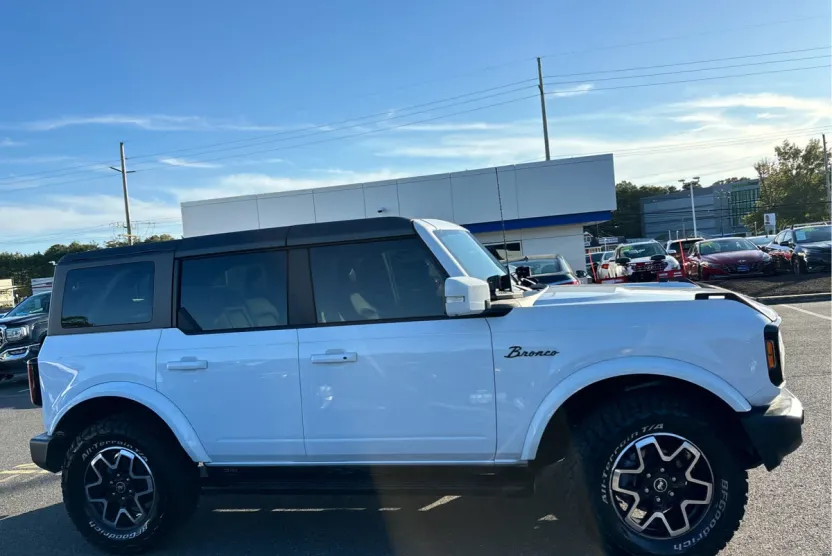 2024 Ford Bronco Outer Banks photo 1