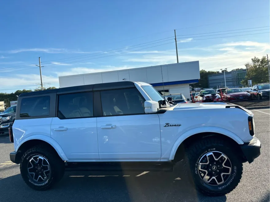 2024 Ford Bronco Outer Banks photo 1