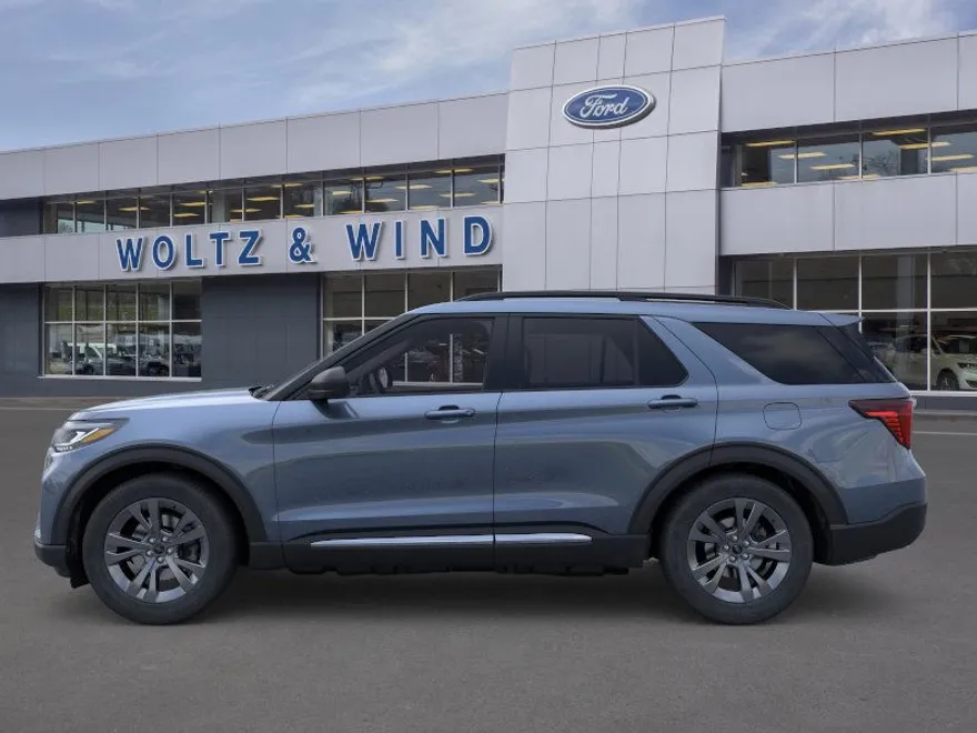 2025 Ford Explorer photo 1