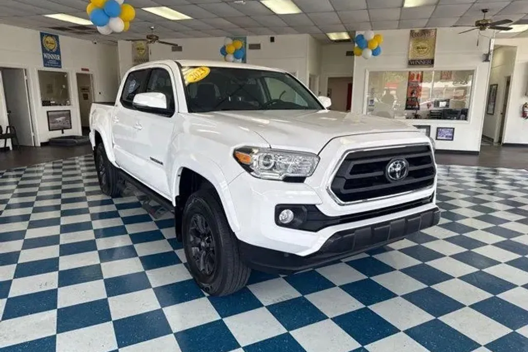 2023 Toyota Tacoma Double Cab SR5 photo 1