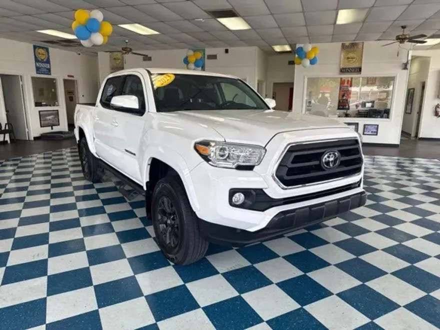 2023 Toyota Tacoma Double Cab SR5 photo 1