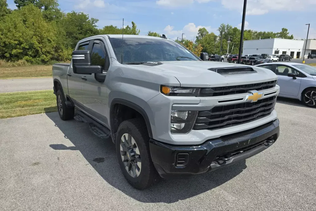2025 Chevrolet Silverado Custom photo 1