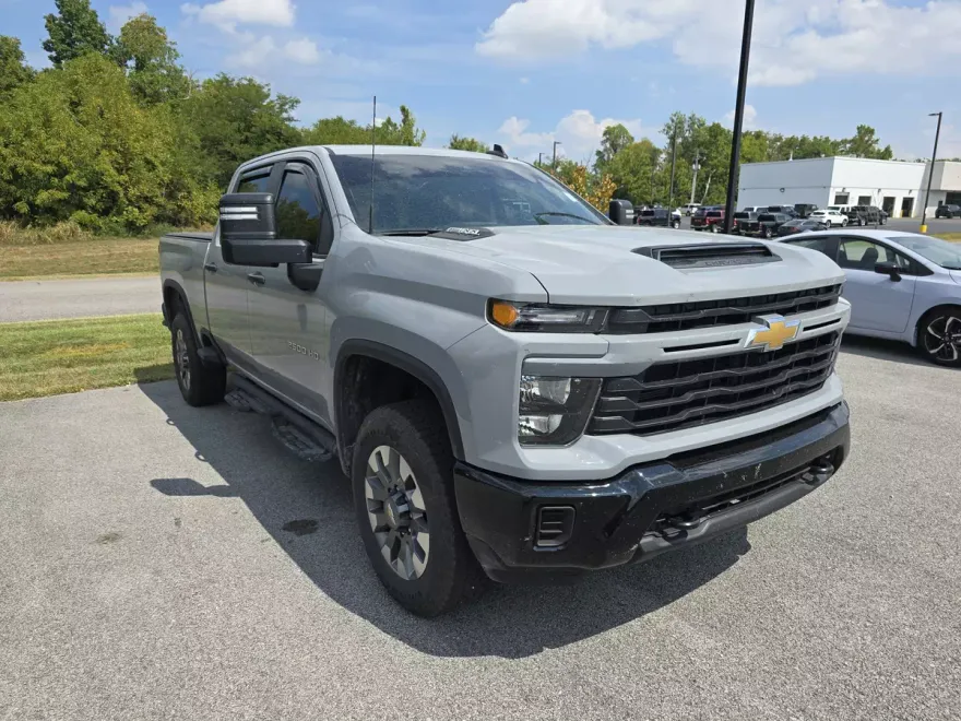2025 Chevrolet Silverado Custom photo 1