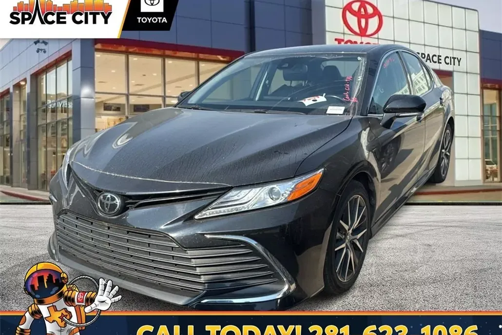 2024 Toyota Camry XLE photo 1