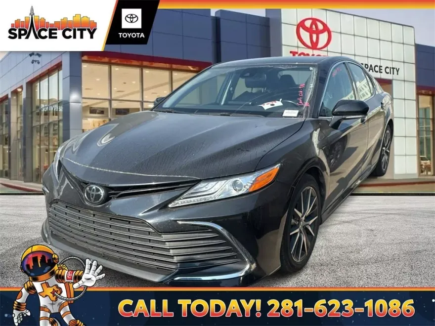 2024 Toyota Camry XLE photo 1